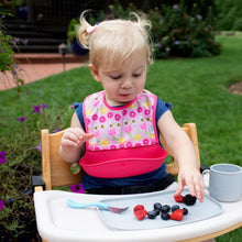 Load image into Gallery viewer, Snap &amp; Go Silicone Food-catcher Bib 6-18 mo